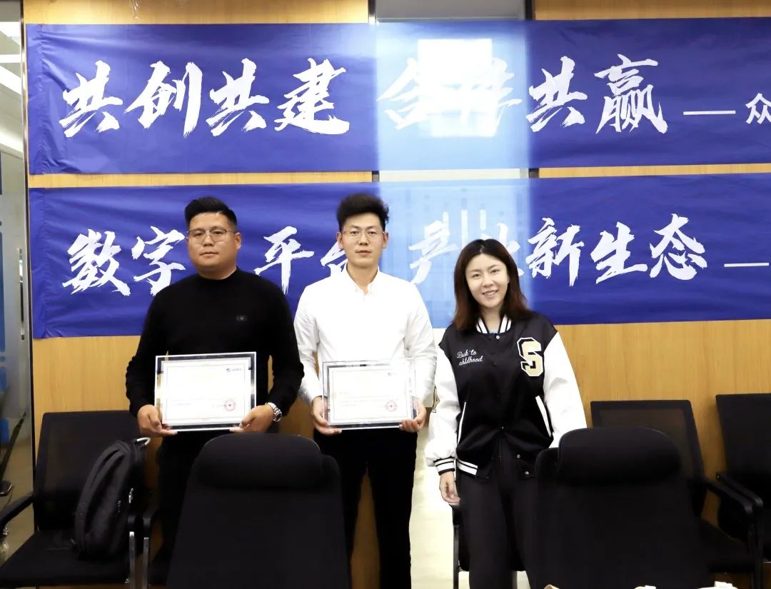 华体在线登录入口-华体（中国）
高级副总裁山海授予商户“华体在线登录入口-华体（中国）
特邀顾问”荣誉.jpg